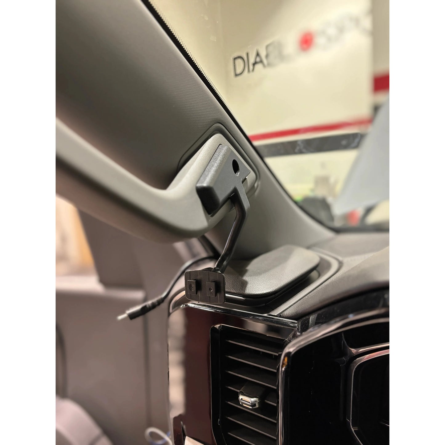 Edge CTS3 A-Pillar Display Mount, 2023-2025 LZ0